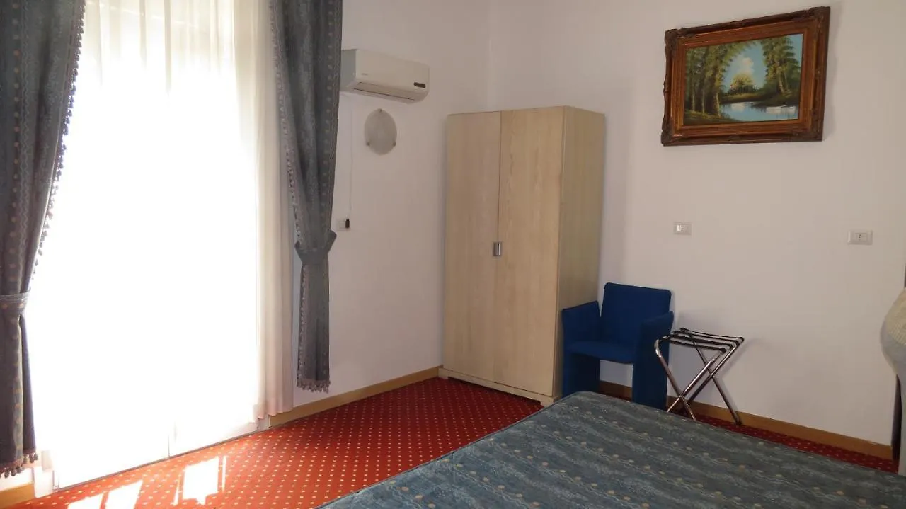 פיומיצ'ינו Hotel Chopin 3*,  איטליה